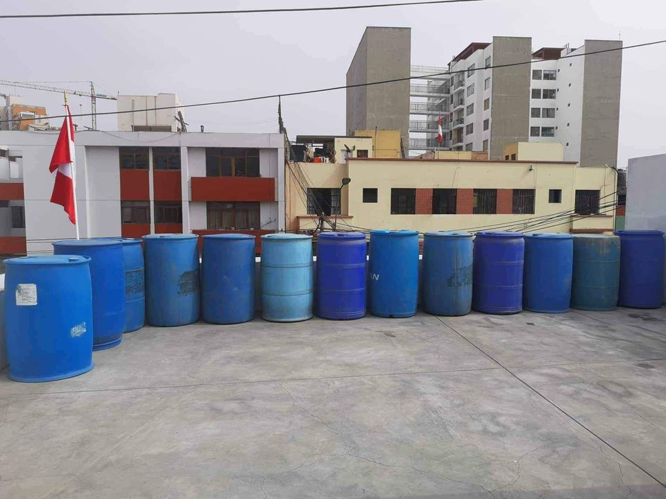 FiorellaCV's tweet photo. Hola!! Estamos vendiendo estos bidones azules de 52 galones
Precio unitario: S/120.00
Contamos con 13 barriles para vender
Precio negociable por mayor
Han sido usados para agua destilada y han estado guardados bajo sombra y en perfectas condiciones
Envío no incluido

Porfa RT 🙏 https://t.co/4PV8c6X7jy