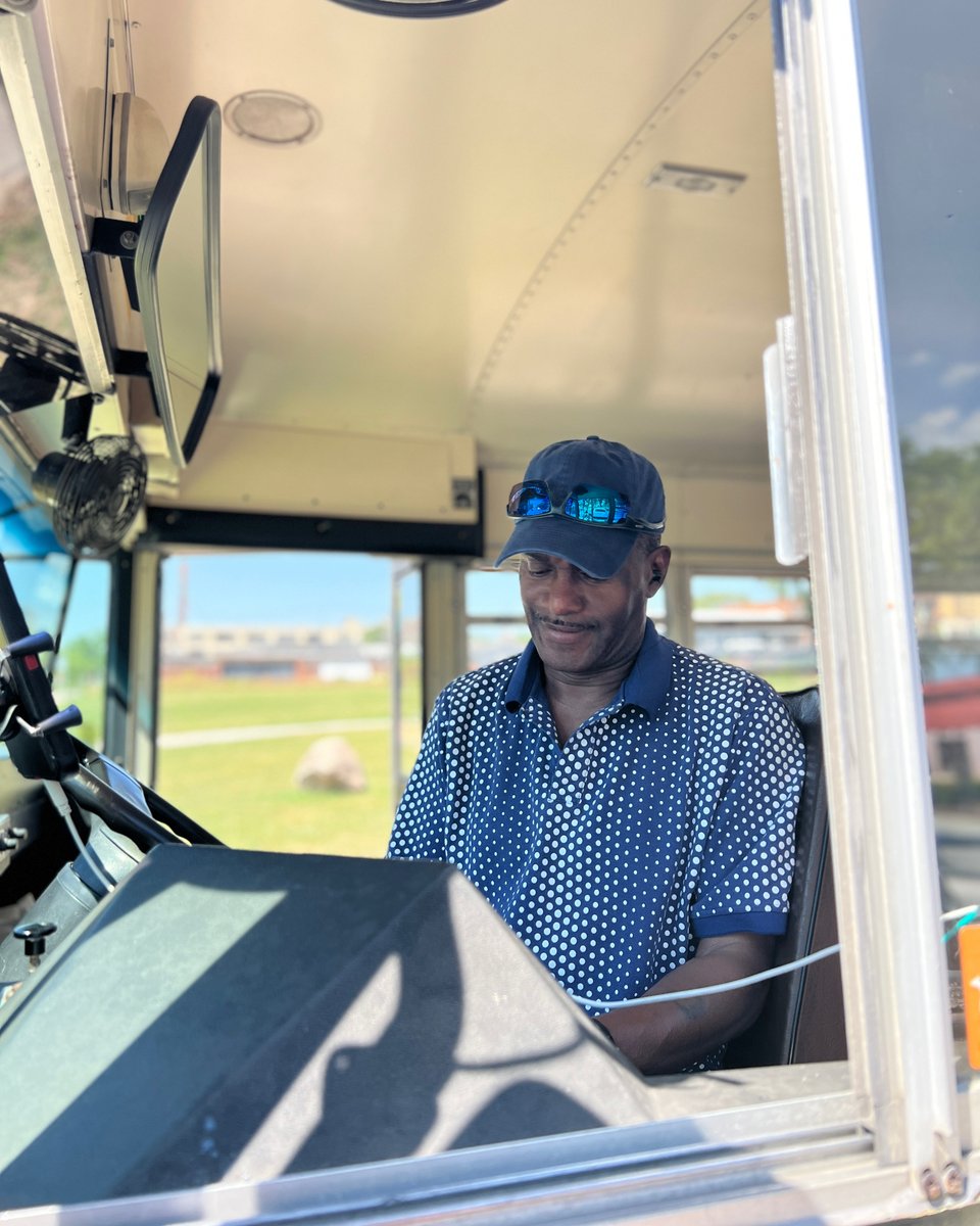 DetroitBus's tweet image. It’s another beautiful day to be alive. Doing another tour with the Michigan DNR to show our leaders the majesty of Belle Isle. It’s an honor to do this work together. 🙌