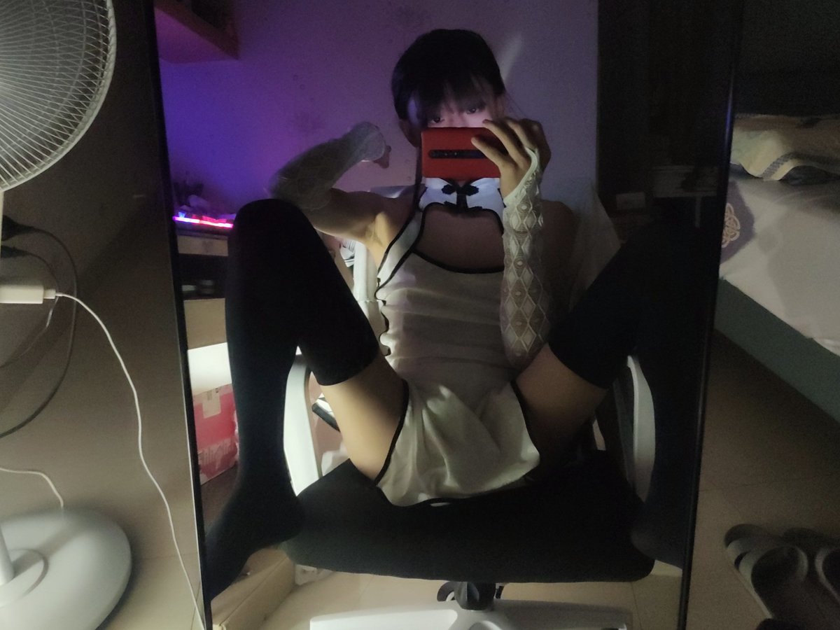 AocAt_'s tweet photo. 这假毛真适合我捏 https://t.co/765RQU0KG4