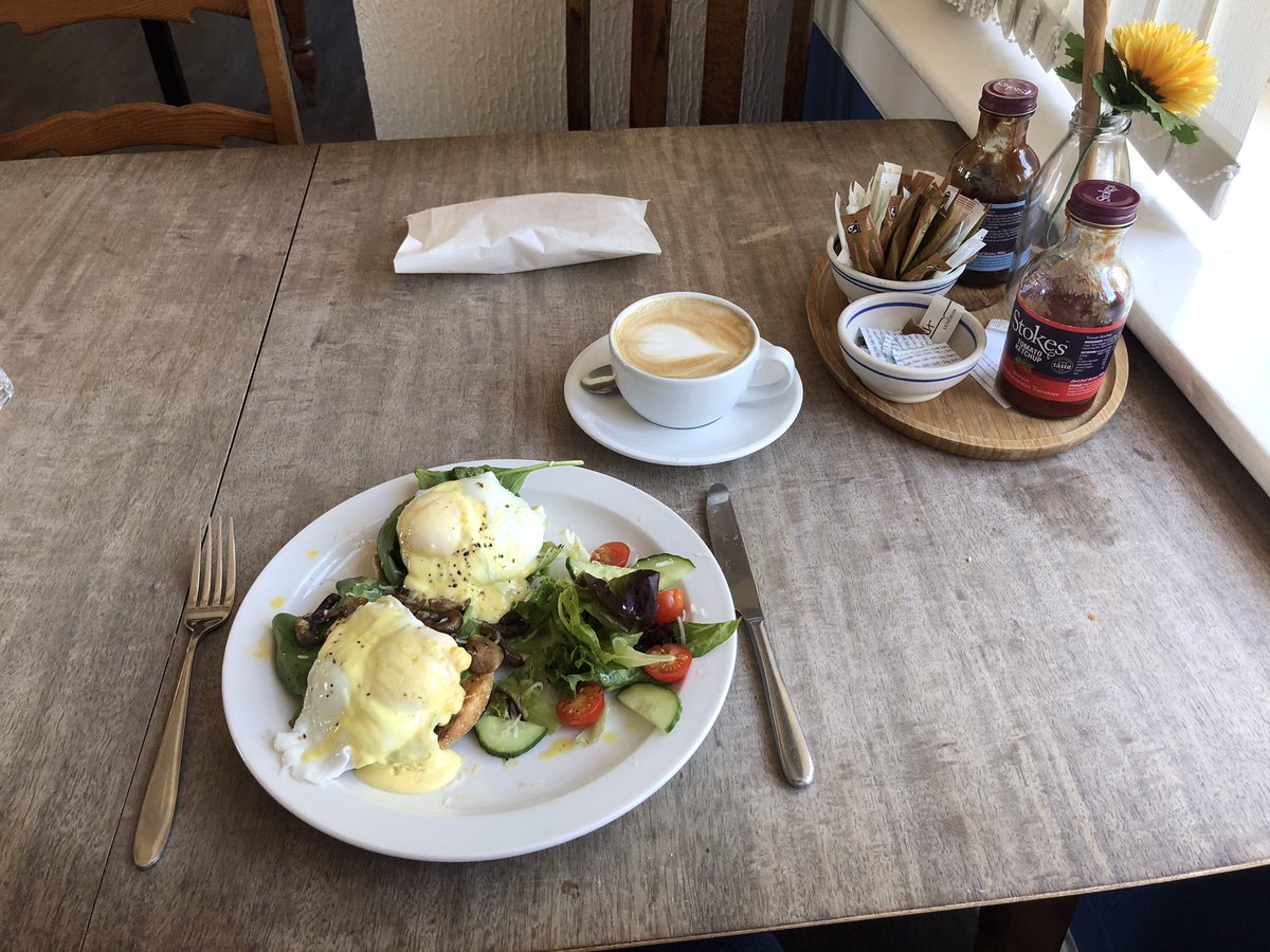 chris_davison1's tweet photo. .. grateful for my lunchtime pit stop at the fabulous @KafeBloc earlier today - great food and a chance to take some time to refuel the body and mind ! 🙌 @TownKettering @NorthantsLife @NN_BestSurprise @NNorthantsBN @simoncox73 @weaver_steph ☕️ 🍽 🍳 https://t.co/dzMi3pIjhY