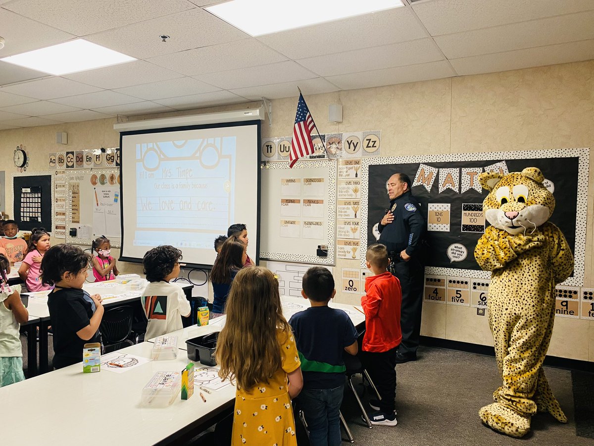 Great day to be a 🐆 ! Enjoyed spending time welcoming our newest students, our Kinder’s! Honored to lead them in the Pledge of Allegiance 🇺🇸 <a href="/VVUSDPD/">VVUSD-Police Department</a> <a href="/lasselleVVUSD/">Lasselle Elementary</a>