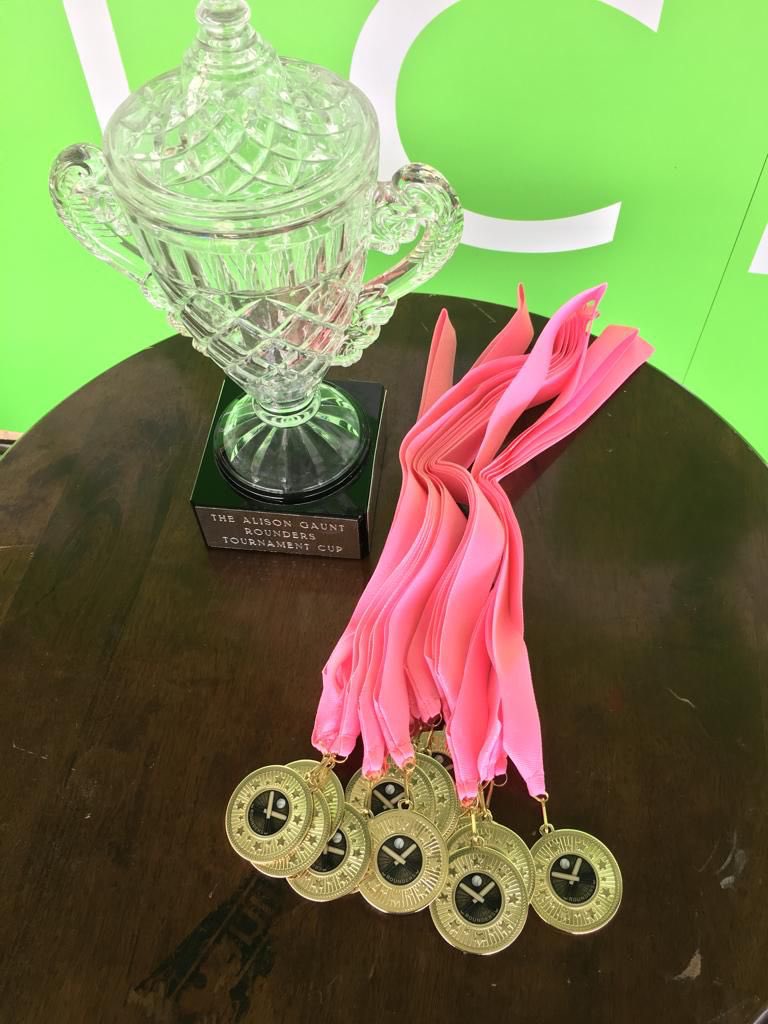 Let’s all get down and cheer on our famous Rounders team this Sunday for the Alison Gaunt Rounders Tournament 🏆

10am start with a rough 4pm finish. Obviously the BBQ and Bar will be in full swing for afters, in true Hull Ionians fashion🙌🍻🍔 #Rounders #Memorial