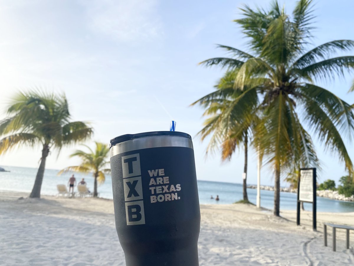 Bhoffmeyer's tweet photo. Vacay Mode Engaged. #vacation #Jamaica #livingbestlife  #YOLO #SummerVibes https://t.co/Oe8JcyPYZb