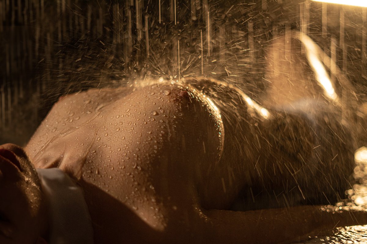 It's raining. Do You have Your umbrella? Mod: IG:krzywadiva