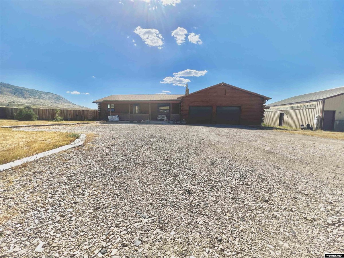 AngelaJue1's tweet photo. Check out this property just listed in 82604 https://t.co/cWtmsbKcpi https://t.co/RL2qhDG4i8