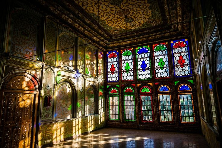 Qavam House is a traditional and historical house and garden in Shiraz, Iran, built between 1879 and 1886. The building preserves the elegance and refinement enjoyed by the upper-class families during the 19th century.
#Iran #irantravel #traveliran #traveltime #traveling