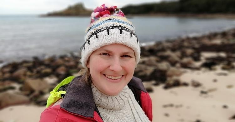 In this Declutter Hub #podcast, I am chatting to Penelope a member who has thrown herself into her #decluttering journey with gusto. Decluttering has become a key #focus in her life and it's #helped her enormously, we hope this podcast #inspires you. ed.gr/d5drr