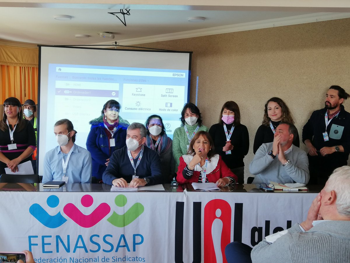 Presidenta de <a href="/fenassap/">FENASSAP</a> <a href="/gloflowers/">gloria flores</a> y su directorio, dan inicio a su IV Congreso "Cuidar a quien cuida. Por un trabajo libre de violencia. Vamos por una #NuevaConstitución", con un centenar de dirigent@s e invitados internacionales de <a href="/uniamericas/">UNI Américas</a> <a href="/marcio_monzane/">Marcio Monzane 🇧🇷🇨🇴🇺🇾</a> <a href="/alansableUNI/">Alan Sable</a>