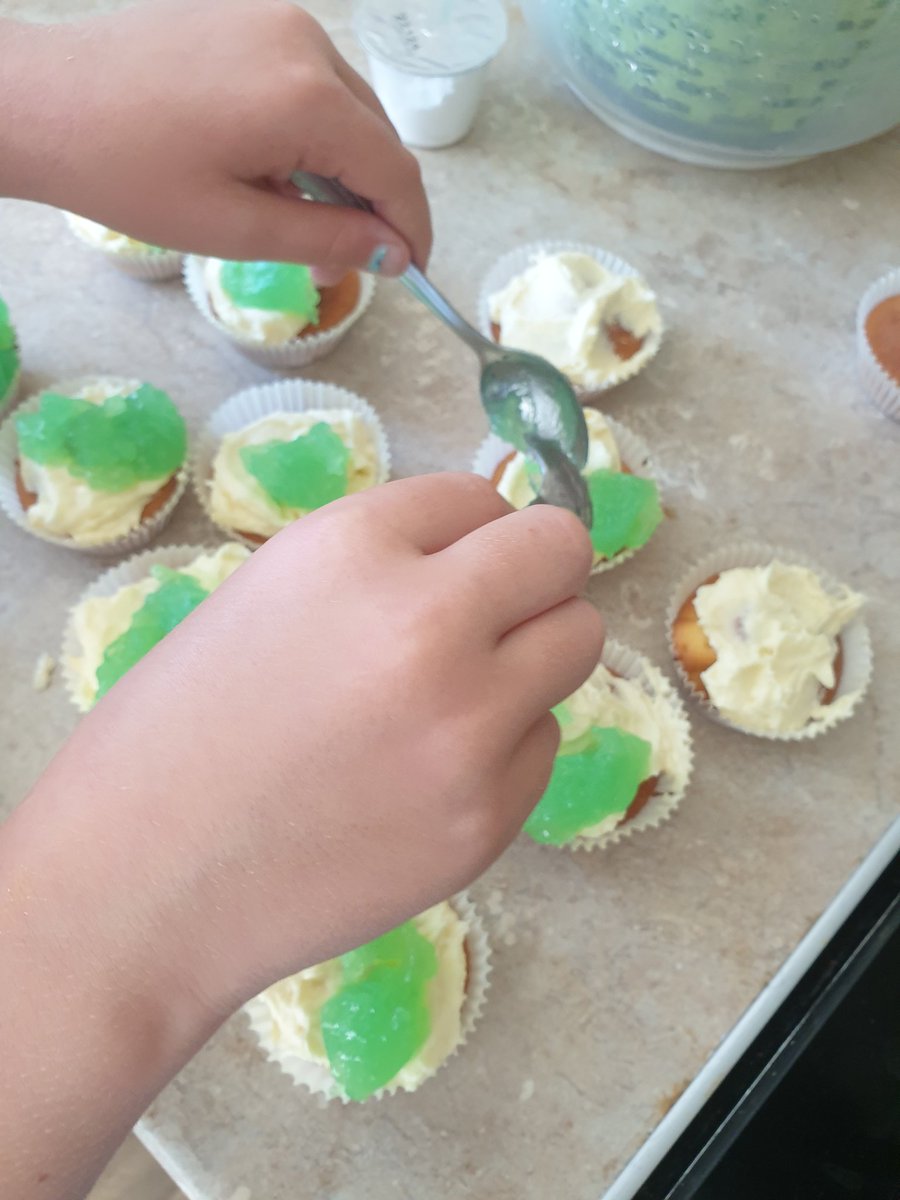 #3goodthings 
1. Edible slime topped cakes! 
2. A quick response from the dentist, straight in for emergency treatment and antibiotics- can't fault them. 
3. My passport arrive in 10 days! Now I can think of booking a holiday again. 🥳