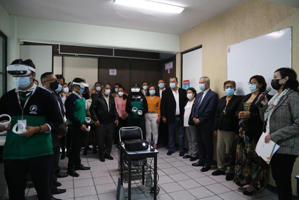 ignacio_rubi's tweet photo. Acorde a la estrategia del Sr. Gobernador @alfredodelmazo de fortalecer la empleabilidad de los #jóvenes @somoscecytem y la #EducaciónDual en el #Edomex, inauguramos en #ValledeChalco el Centro Regional de Certificación y Evaluación de Competencias Laborales CONOCER-CECyTEM. https://t.co/ucpiJhFdH4