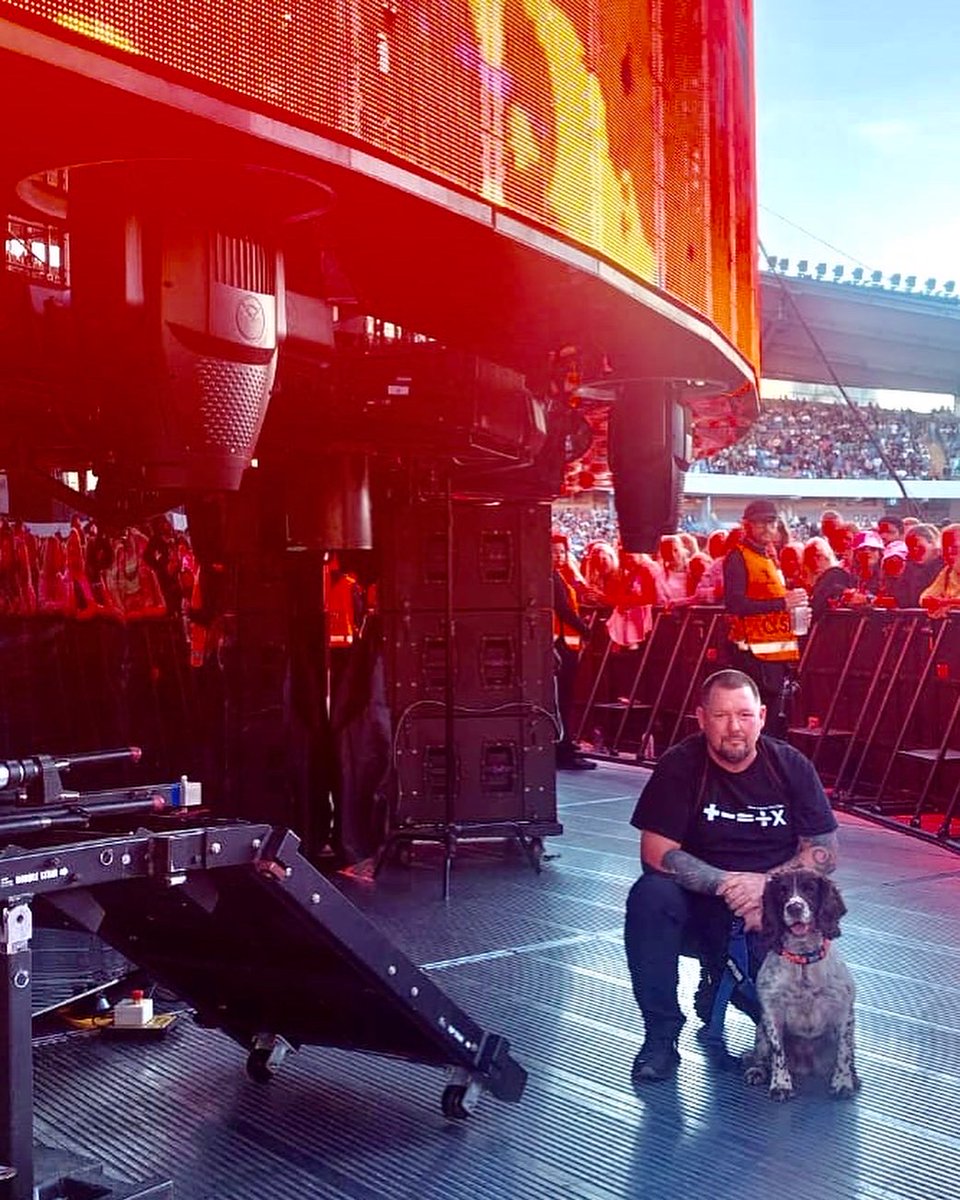 Inquestcanine's tweet photo. Goteborg Day 1, Show day 38. Enjoy the show and remember the security staff are there to help and assist you should you have any concerns. #besafebesound #gohomesafe #bombdogs #explosivedetectiondog #macthebombdog #lolathebombdog #safety #security #edsheeran #concert https://t.co/5GKURaegZn