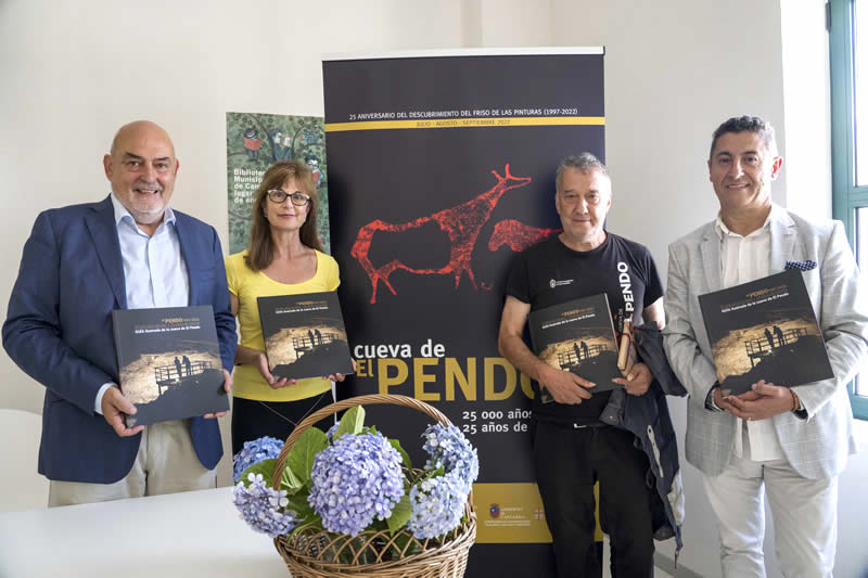 RadioCamargo_'s tweet photo. Presentada un Libro-Guía Ilustrado de la Cueva de El Pendo, dentro de los actos organizados por el Ayto. de Camargo, con motivo del 25º aniversario del descubrimiento del 'Friso de las Pinturas'
El público asistente ha sido obsequiado con un ejemplar.

https://t.co/h8NS4hrWke https://t.co/bJRFugUkZ0