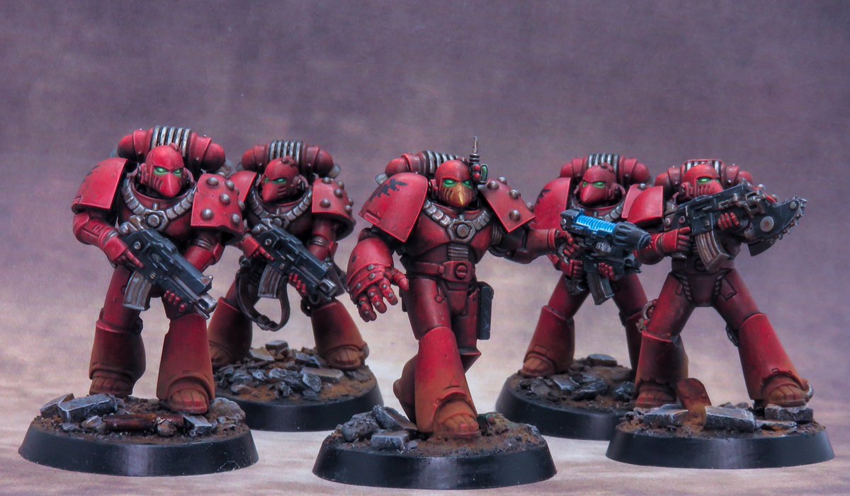 Hope4sun's tweet photo. Nostalgia itch well and truly scratched with these 5 now all done, have not enjoyed painting this much for a long time and been nice for it to be so quick and loose too. #horusheresy #warhammer30k #warhammer40k #WarhammerCommunity #miniaturepainting #bloodangles #spacemarines https://t.co/rdVrv7mfC7
