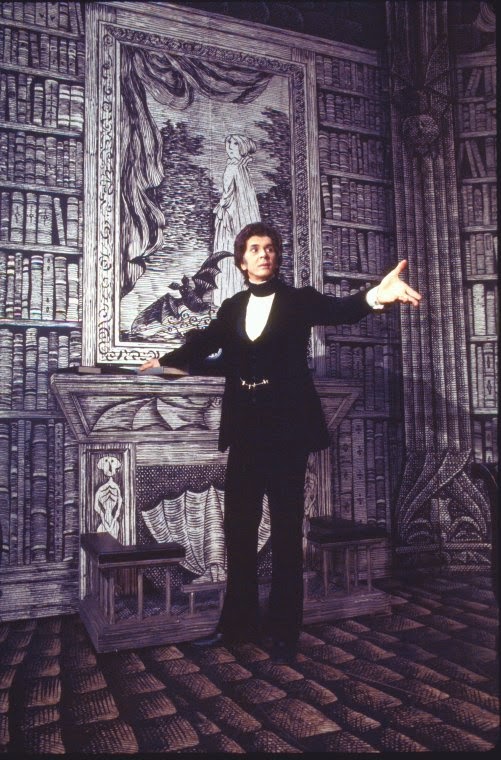 ElliottBlackwe3's tweet photo. Edward Gorey's Dracula. Different productions starred Frank Lagella, Raul Julia, &amp; Jermey Brett https://t.co/7x3TPekjxy