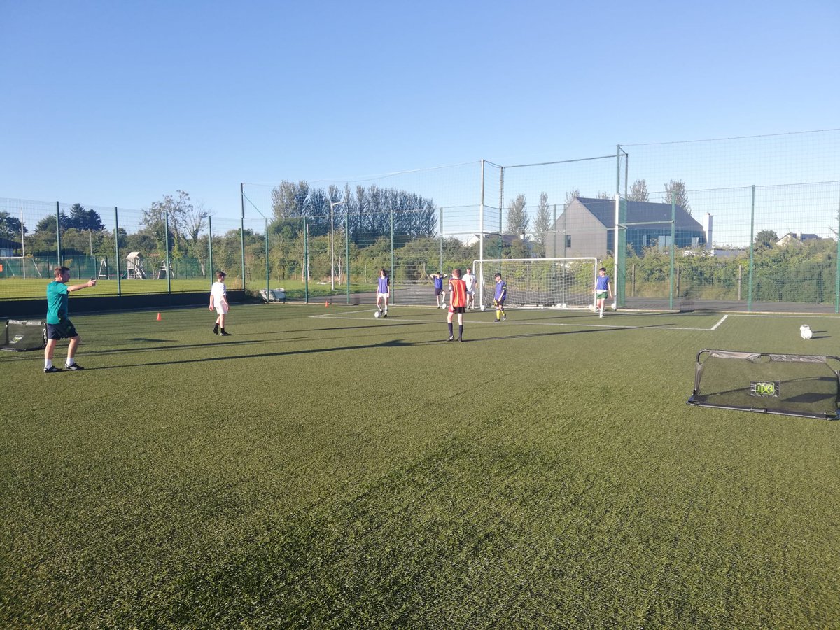KiIloeFC's tweet photo. Super session with @GrahamKane19 tonight with 2008's in prep for Mullingar Tournament.
Thanks to Graham, Jimmy and the boys for their effort tonight.
#newsoccerseason #tournamenttraining
#killoecelticfc https://t.co/WtynTgrhM8