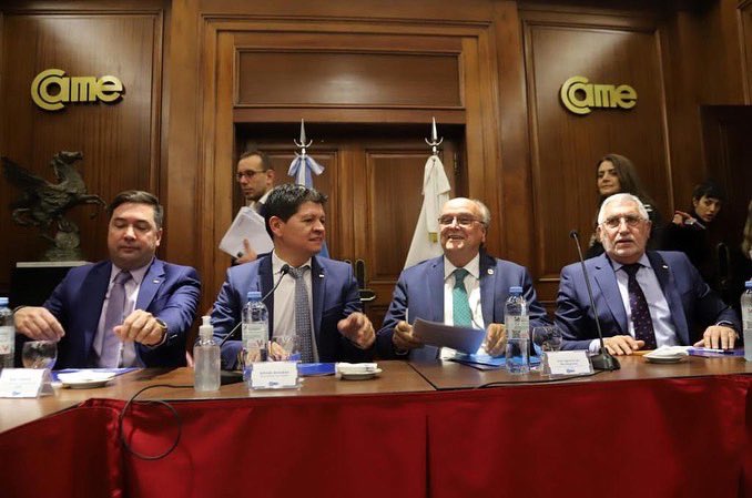 aer's tweet photo. González y Diab le solicitaron a De Mendiguren regularizar la importación de insumos para la producción https://t.co/qA482pUNpG #EsConLasPymes #AgendaFederalPyme🇦🇷 https://t.co/hY6y5gKApW