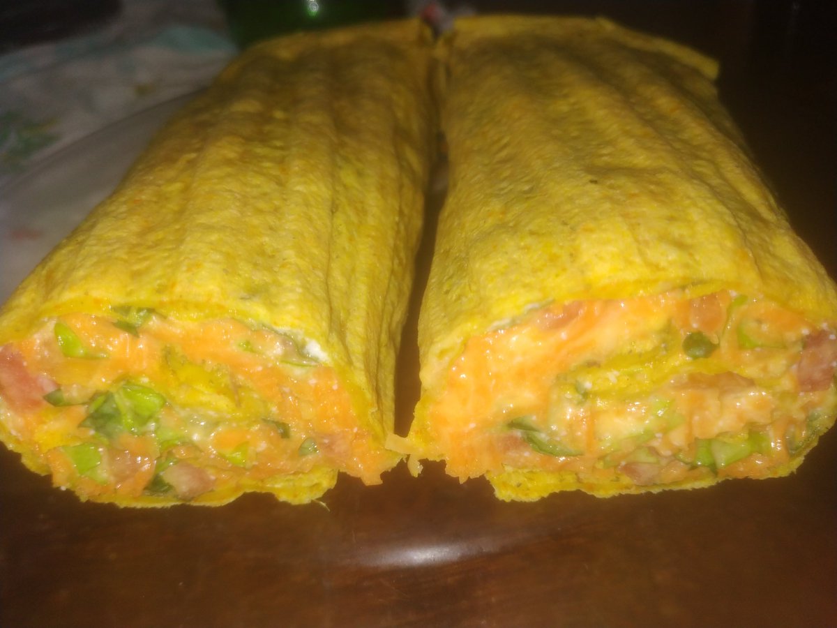 cheffdanips's tweet photo. E essa crepioca que mais parece um burrito 🌯,eu invento muita moda haha,fica delicioso!😋
E se tiver um recheio equilibrado se torna uma refeição completa,sendo assim essa foi minha janta. #food #crepioca #burrito https://t.co/D7CyWNovPS