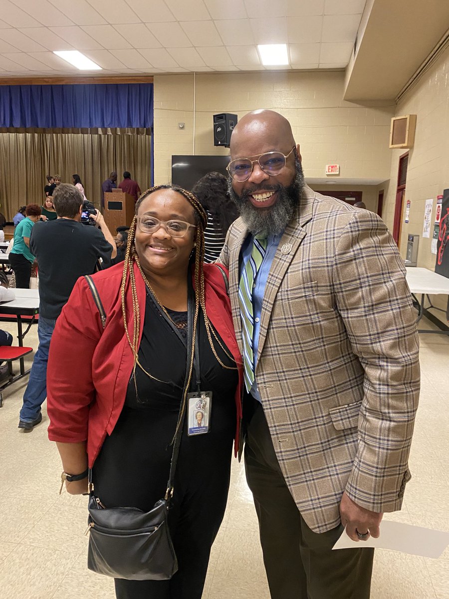 This young lady walked up to Dr. Jack today and shared that he was the reason she became a teacher. #makinganimpact                         @basicallybarker                     ⁦<a href="/DrAWhitelaw/">Dr. Angela Whitelaw</a>⁩