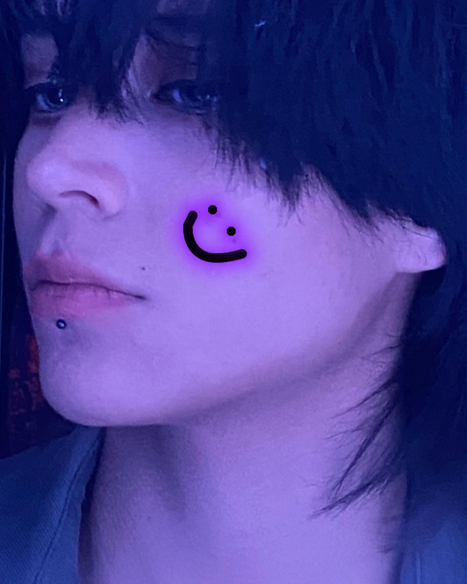 __H4RUK4__'s tweet photo. do you prefer me post my cosplay unedited and show my piercings more ? because usually I edited my piercings out to be more accurate but sometimes it adds more character to certain cosplays. I have 7 piercings in total : nose, tongue, industrial, eyebrow, belly, dermals and
(1/2) https://t.co/hZlkGsleDF