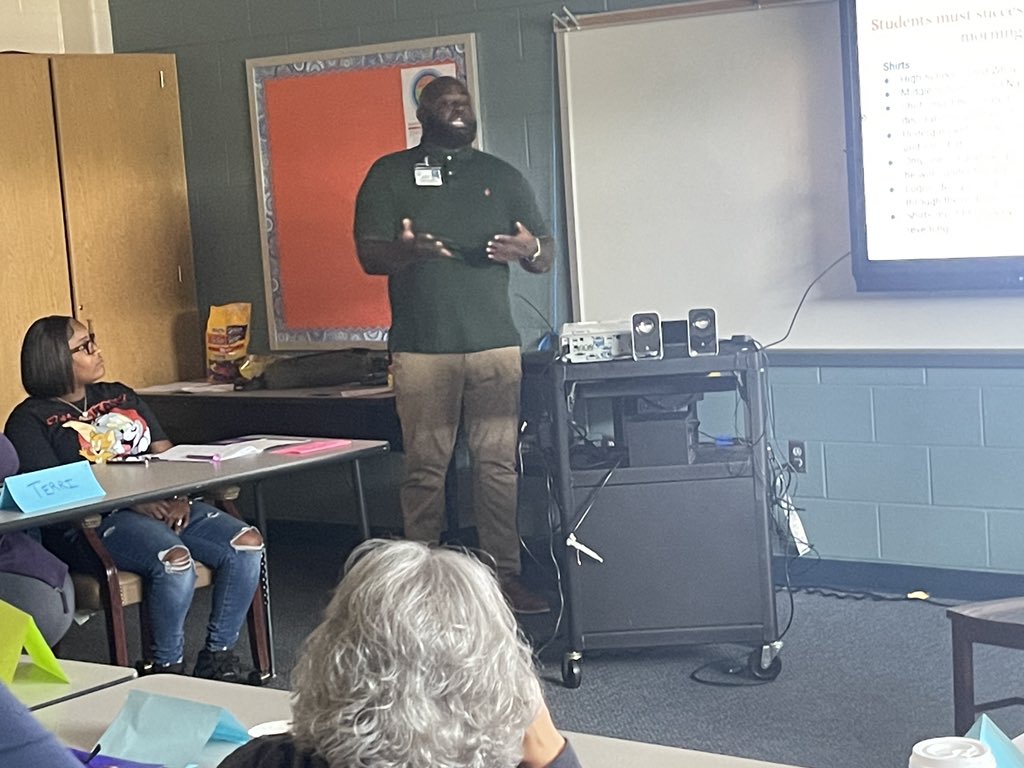 DrCrowder_CFISD's tweet photo. Charismatic Kenneth facilitated a fantastic conversation; while comforting and covering concerns about the start of the year. Mr. Simpson has a unique way of bringing peace, unity, and collaboration. #BringingOutTheBest #ALCWest #RoadsToSuccess #FromPromiseToPurpose https://t.co/ThLIuBtVcH