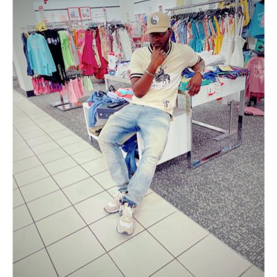 YNGG_Z's tweet photo. #NewProfilePic
#YoungNiggasGottaGrind
#YNGGTheLabel
#YNGGManagement
#YNGGPublishing
#YNGGDistributions
#WeAlwaysWorking https://t.co/SEccVEvicX