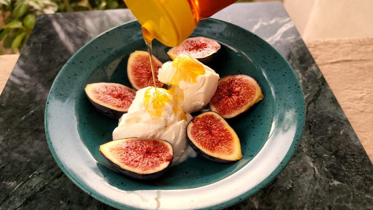 Making a mostly local dessert
Mission Figs from our tree with ricotta, drizzled honey made by our neighbor across the street from his beehive.
Delicious as is, even better sprinkled with pine nuts from @MelissasProduce!
#figs #honey #ricotta #summertreat