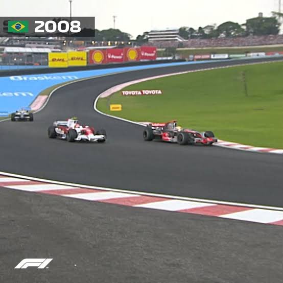 jamespaveysport's tweet photo. I was long a Supercars fan before F1, but getting up at 4am and watching this unfold was wild. Have been hooked ever since #IsThatGlock https://t.co/8ICXFSf0fb