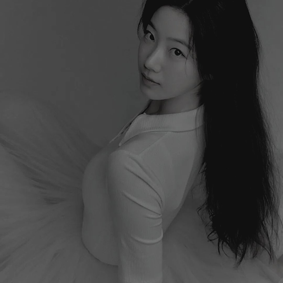 THESOIGNEE's tweet photo. ️️
️️
️️
ADRIANNA
Saya tau ini sesuatu yang impulsif sekali, tapi saya lagi ingin coba menulis karakter yang lebih muda. Jadi kalau ada yang mau diangkut ke sebelah dengan cerita yang 𝘭𝘦𝘴𝘴 𝘢𝘯𝘨𝘴𝘵, boleh sini bisik-bisik.

Diskusi relasi pun boleh! 🤍
️️
️️
️️ https://t.co/pyyrzX2ZX1