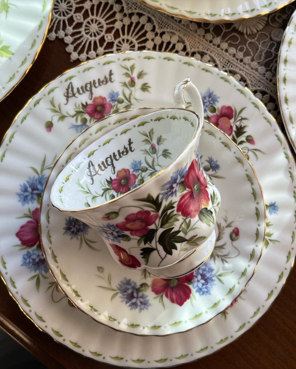 antique_kadi's tweet photo. 1970’s Royal Albert 

🤩❤️ 430 SAR 

https://t.co/aNXSa2CTTU https://t.co/KoKiN6nQK9