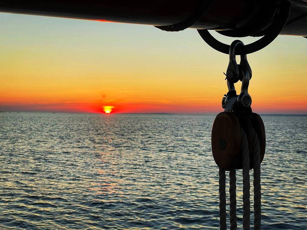 reallifewithdad's tweet photo. That sunset though
#adventurefamily #sunset #sailingsunset #sailing #brigantine #optoutside #sail #sailingadventure #experientialeducation #maritimeeducation #sailtraining https://t.co/8kHLvmQi0u https://t.co/7FTNXbiLfI