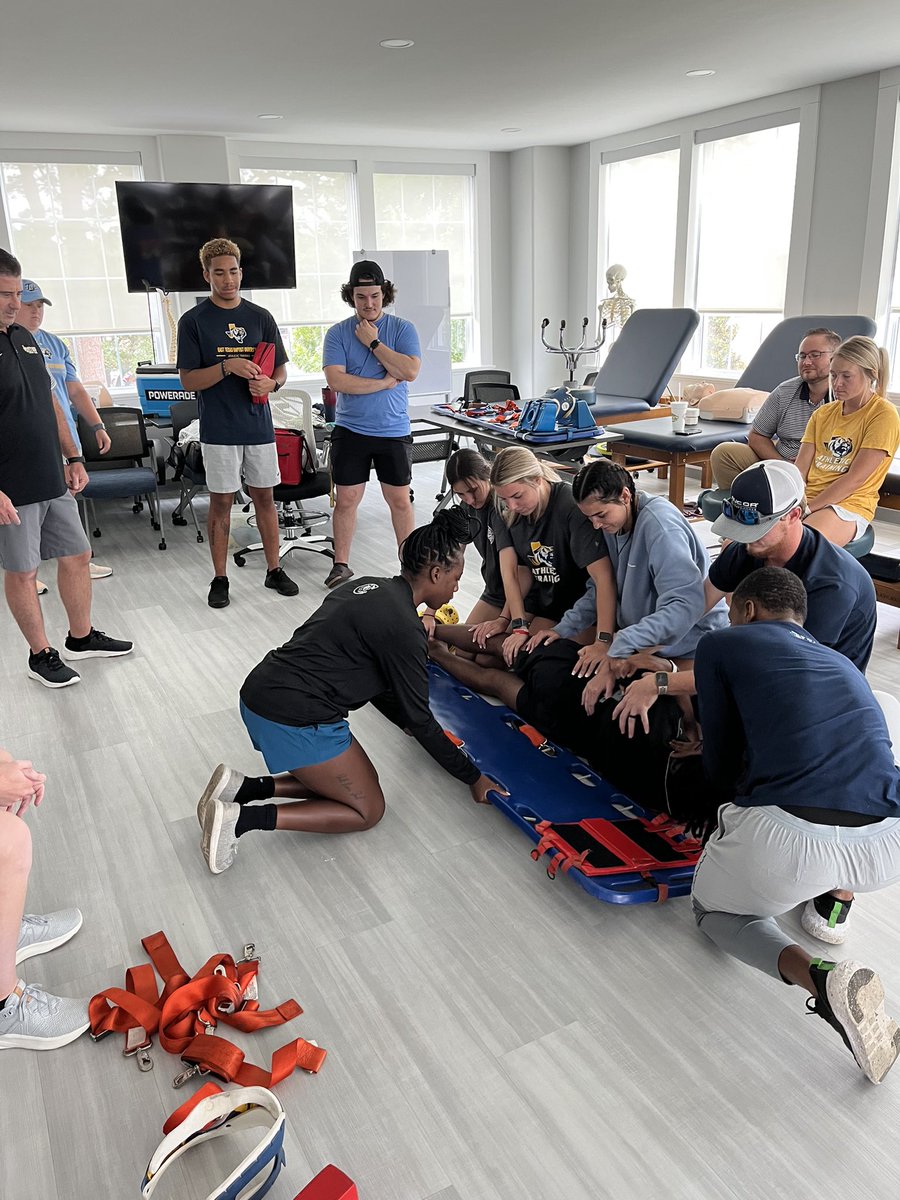 ETBU_AT's tweet photo. Got to practice valuable lifesaving skills with the students before football started this week! We sure do have some awesome students!! 👏🏼 excited for the new semester to start! 🐯🔵🟡 https://t.co/HCLhaZJT11