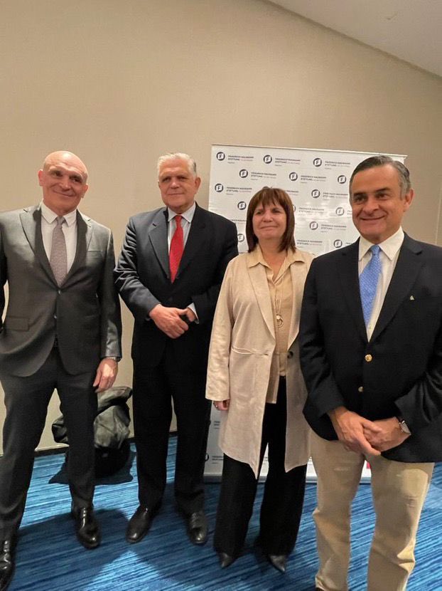 agustinromm's tweet photo. Después dicen que Milei arregló con Cambiemos. Tenemos la responsabilidad de representar al liberalismo. La Libertad Avanza nunca va a tranzar con el socialismo de Cambiemos. https://t.co/MdI6QE6mBn