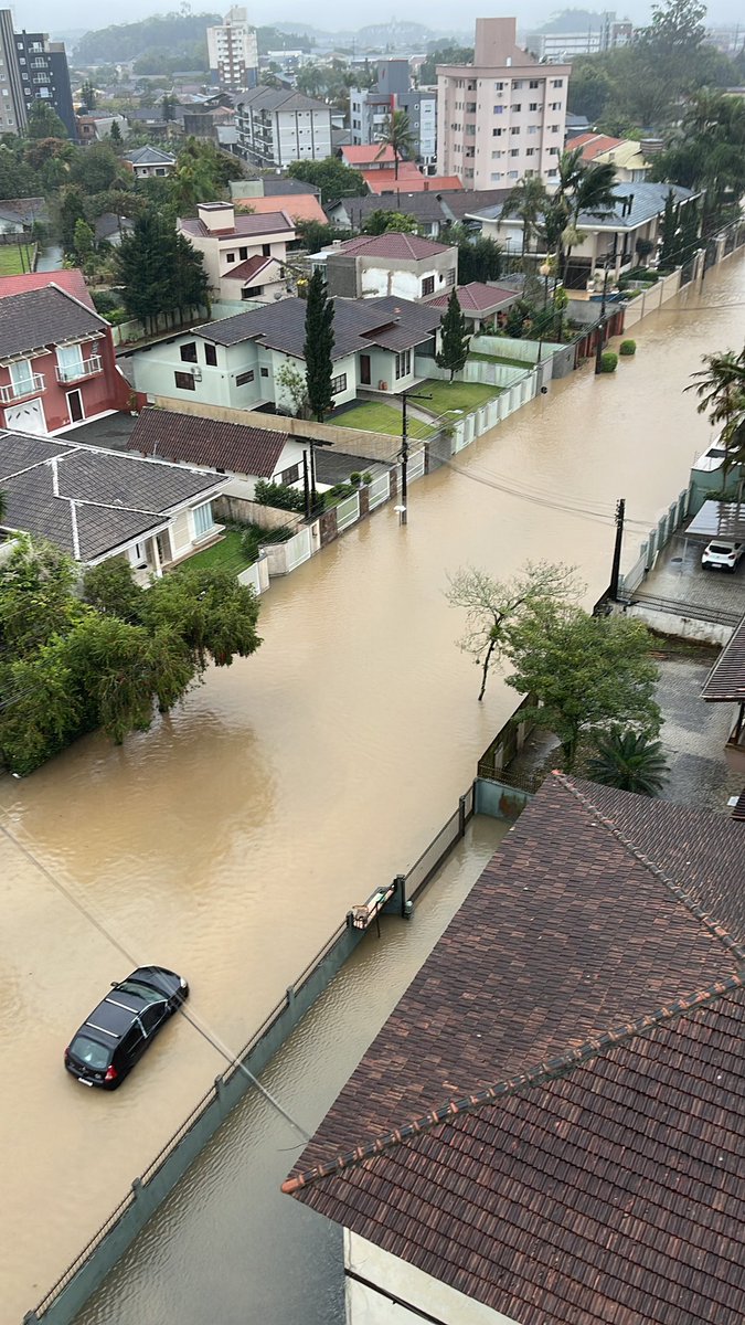 We tend to think of climate change as a future threat but in fact it is already here right now, especially in the so-called Global South My mom took this picture today from our town in Brazil - you might not see it in your town yet but you will soon too if we don’t act strongly