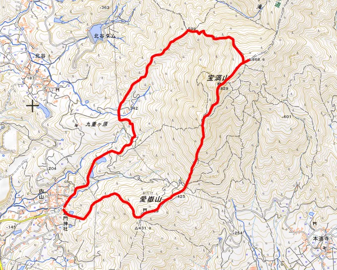 #山の日2022年7月宝満山。三郡山に連なる山塊で、福岡圏で人気の登山スポット。メインのルートは階段を上ってくのだけれども、それを避ける形で南の愛嶽山を登り、仏頂山経由で西側斜面を下る。山頂部がえらい面白い山でした。 