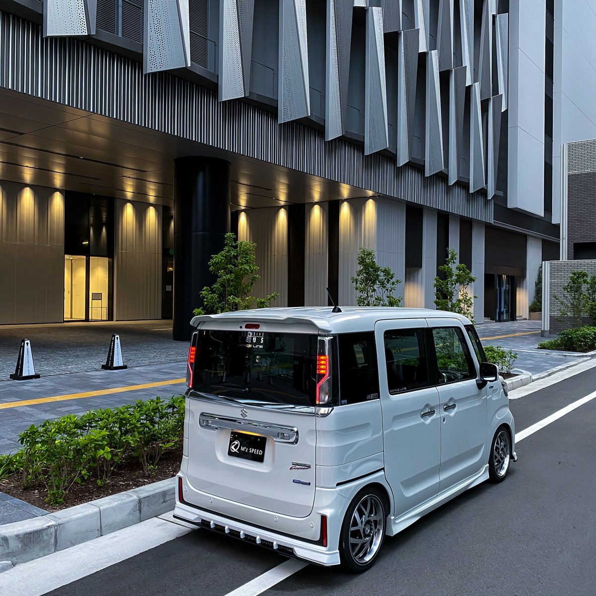 MzSPEED_ZEUS's tweet photo. 本日は、早朝より、新型 #スペーシアカスタム のオフィシャルフォトの撮影に📸
HPの公開まで、しばしお待ちくださいませ☆
◆パーツ構成◆
フロントハーフスポイラー
リアアンダースポイラー
フロントグリル
#mzspeed
#spaciacustom
#エムズスピード
#エアロパーツ https://t.co/c6ylswexv5