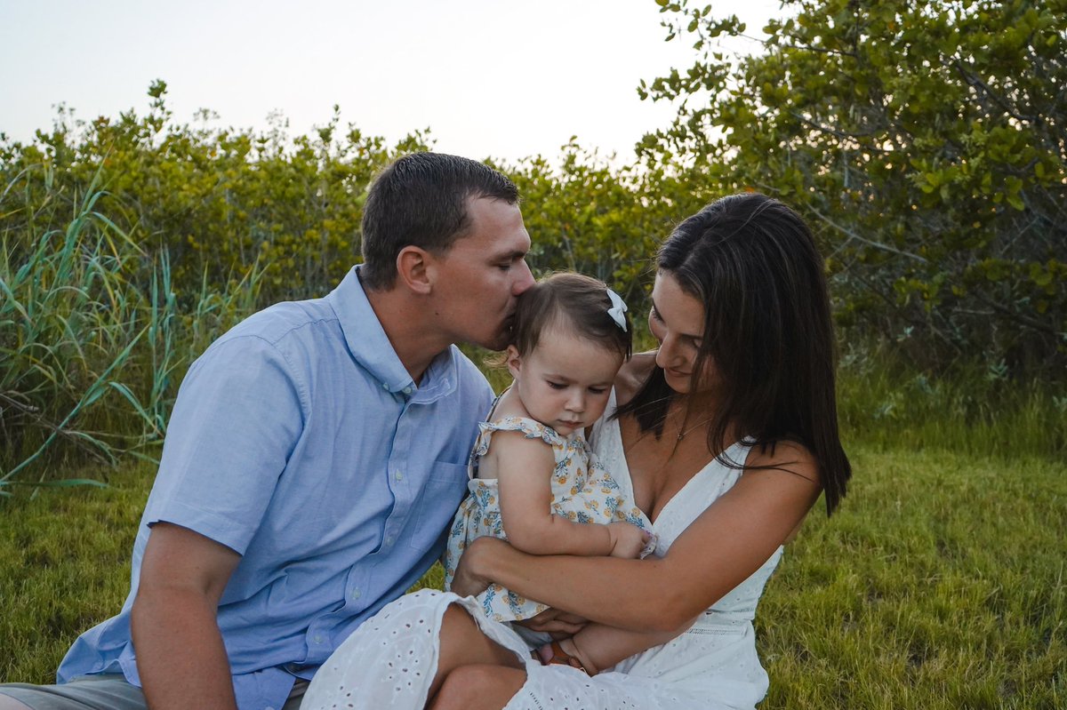 ErinRotnePhotos's tweet photo. So much love 🤍✨ 

#familyphotography #newsmyrnabeach #lifestylephotography #photographer #erinrotnephotos #erinrotnephotography https://t.co/9tPxmi8d8b