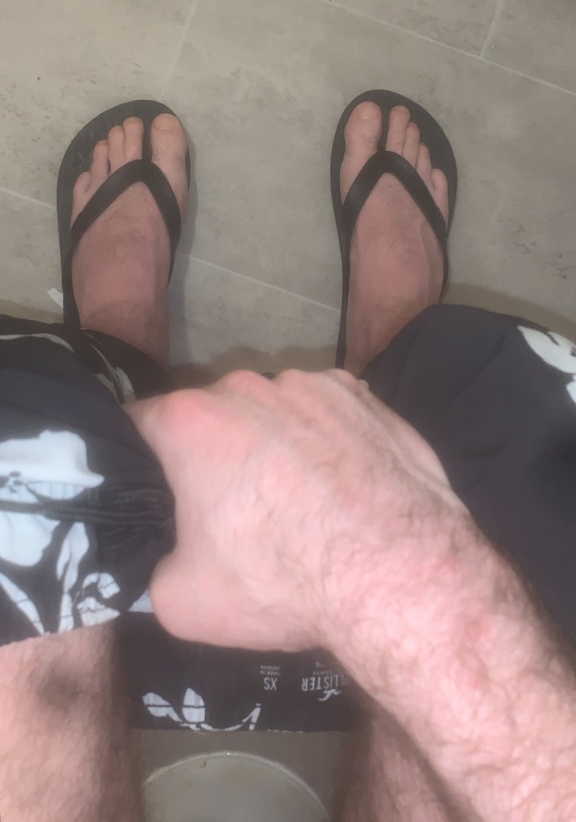 Cal92469390's tweet photo. Get your pathetic arse on FaceTime And let’s drain your bank midweek 😈💰 #findom #feetworship #finsub #serve #blackmail #own #dirtysoles https://t.co/5yuLp5MU9E