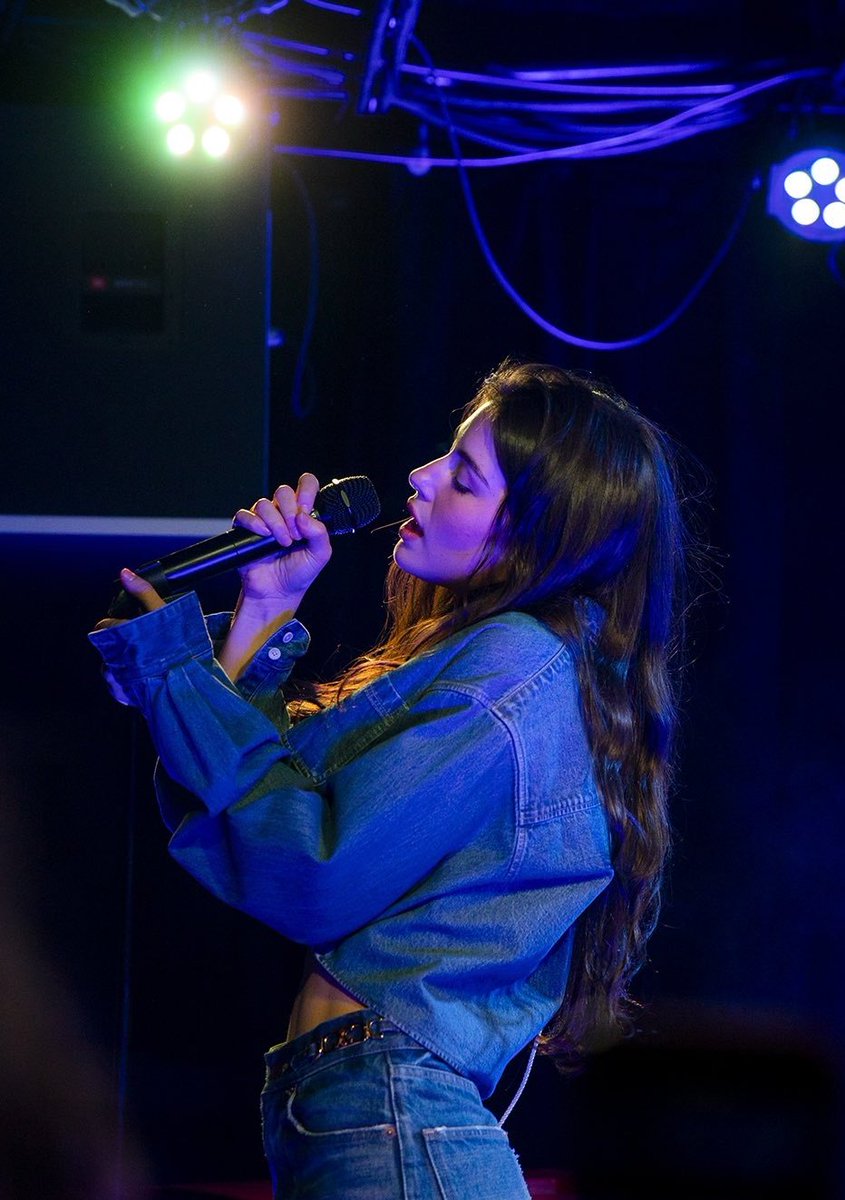 your body language speaks to me !!