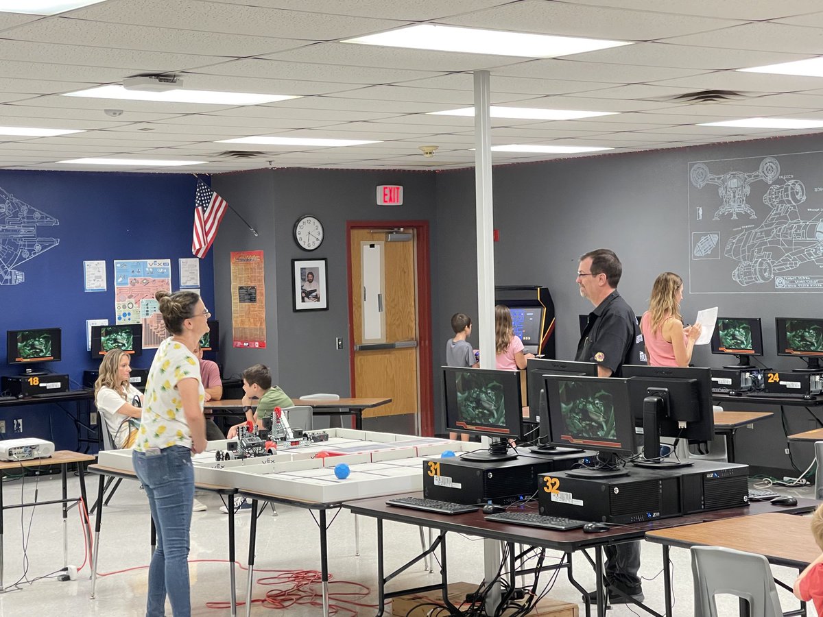 HJHS Curriculum Night was fantastic! Staff did an amazing job welcoming our community. Our HJHS families care so much about student success. It was a great night! <a href="/HJHS_Canes/">Highland Jr.</a>⁩ ⁦@KshamaRosales⁩ ⁦<a href="/Marcietaylor14/">Marcie Taylor</a>⁩