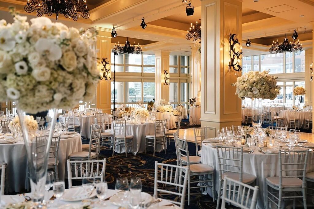 Evolution of this glorious day in one of the most beautiful spaces in Boston! #bostonharbor #glamorouswedding #lightingchangeseverything⁠
⁠
Venue | @bostonharbor_weddings @bostonharborhotel ⁠
Planning &amp; Design | @primaveradreams ⁠
Floral Design | @ol… instagr.am/p/ChGXG5Esc27/