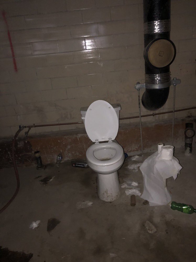 toilets with threatening auras (@toiletswtf) on Twitter photo 