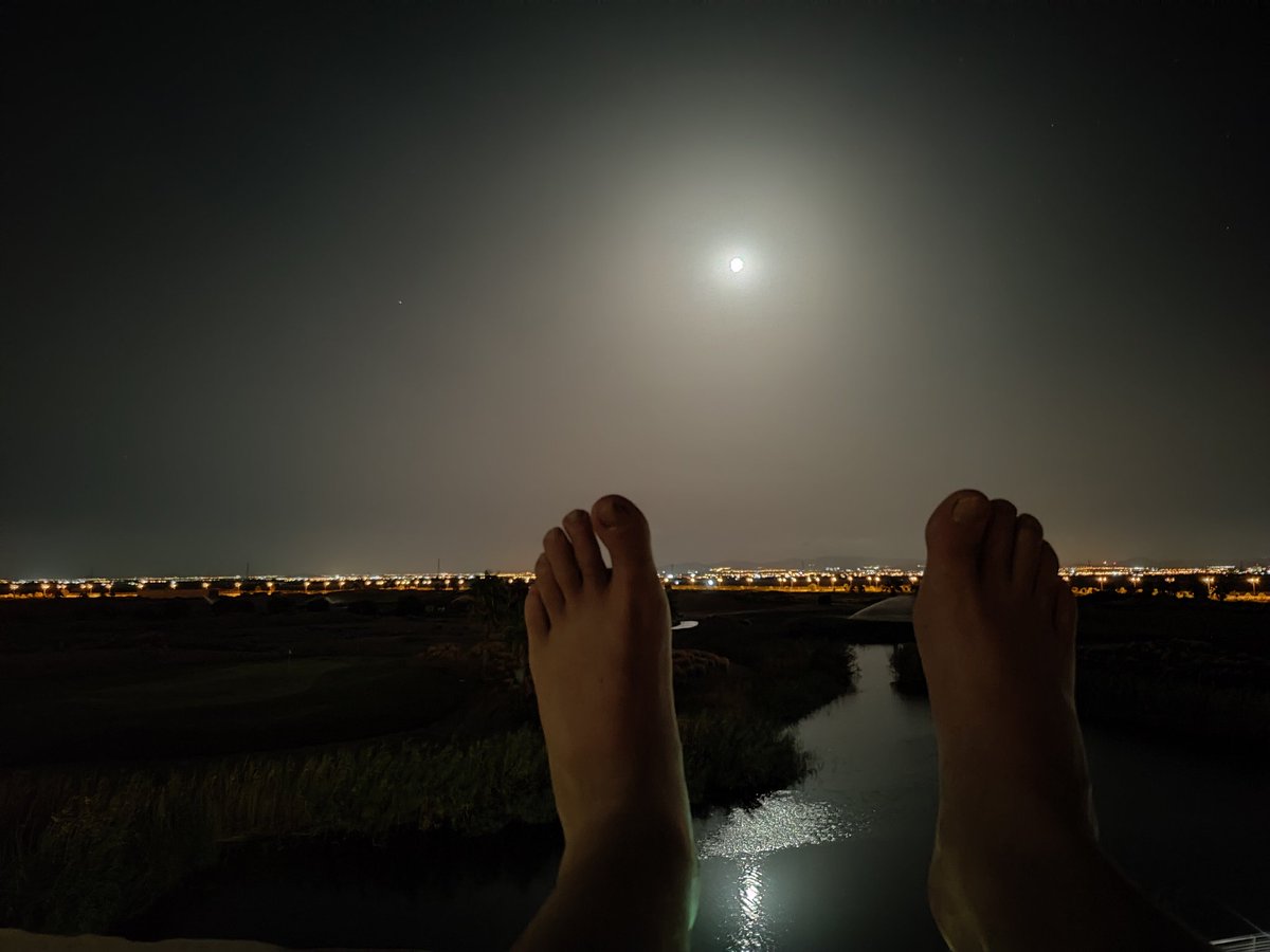 KrisSierens's tweet photo. Manebaden is des te zaliger, zeker met @mgardot op achtergrond. #perfectnights #spain #moonbathing https://t.co/pTsW3B2obd