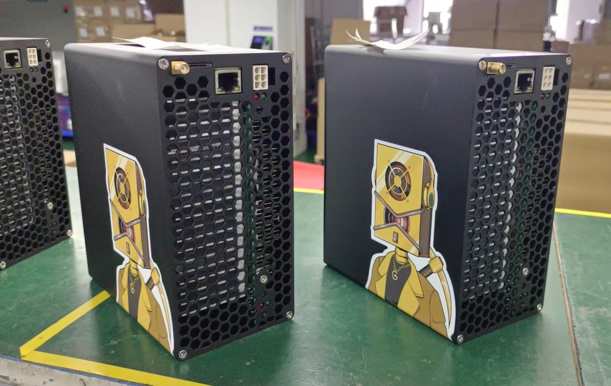 KDAMiningClub's tweet image. Thanks to @goldshellminer and @bitkern, we're able to deliver 640 GH/s of #Kadena mining power per @KDAMiningClub NFT!
Instructions to win the KD-Box Pro Giveaway:
1) Follow @KDAMiningClub @bitkern @goldshellminer
2) RETWEET + Tag 3 Friends
3) Join:
