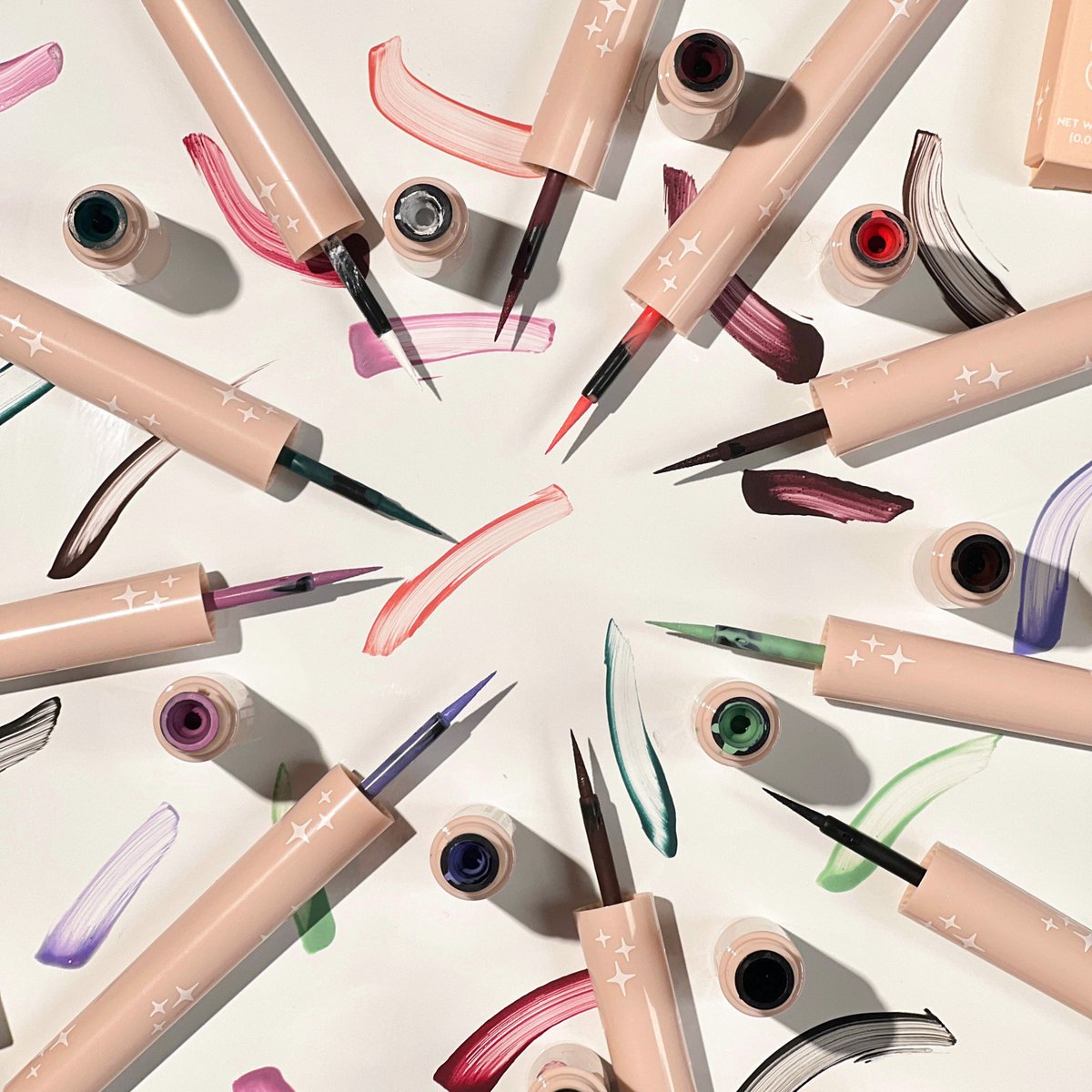 #GIVEAWAY it's that time again besties ⏰ FIVE winners will receive ColourPop's FULL Graphix Ink Liners Collection AND a $100 e-gift card to colourpop.com 🤩

HOW TO ENTER ⤵️
✨ Follow us! 
✨ Like &amp; RT
✨ Reply w/ ⚡