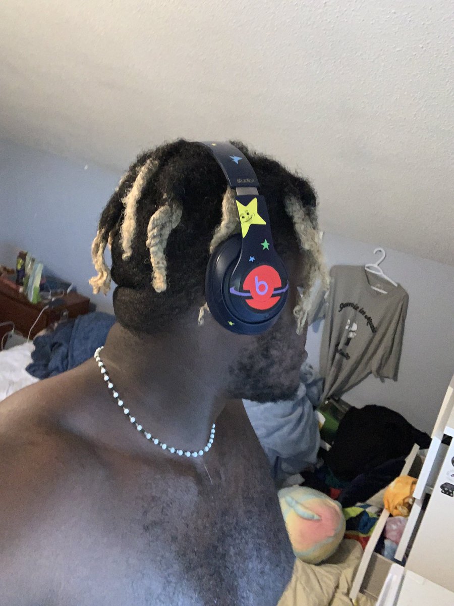 OfficialSubomi's tweet photo. MB @nic_basilio I had a photoshoot with your beats 🪐 https://t.co/lXXmK1qiTJ