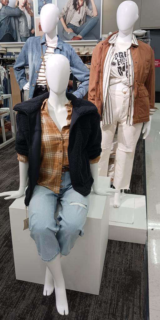 PutsNobody's tweet image. Doctor doctor, gimme the news, I got a bad case of lovin' you! Shout out to our new RTW DBO Amanda who transitioned from the breakout team just in time to slay the latest set! Had to show off her mannequin styling bc it's pure 🔥! Excited to have her eye for visuals on the floor!