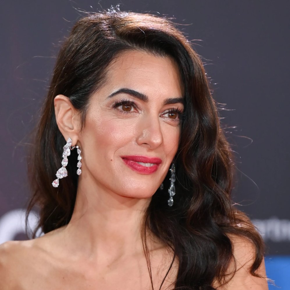 LuxCommentator's tweet image. If collecting multiple pieces of maximalist jewellery is too daunting; a good place to start is a pair of statement earrings.

luxurycommentator.com/statement-earr…

#statementearrings #jewellery