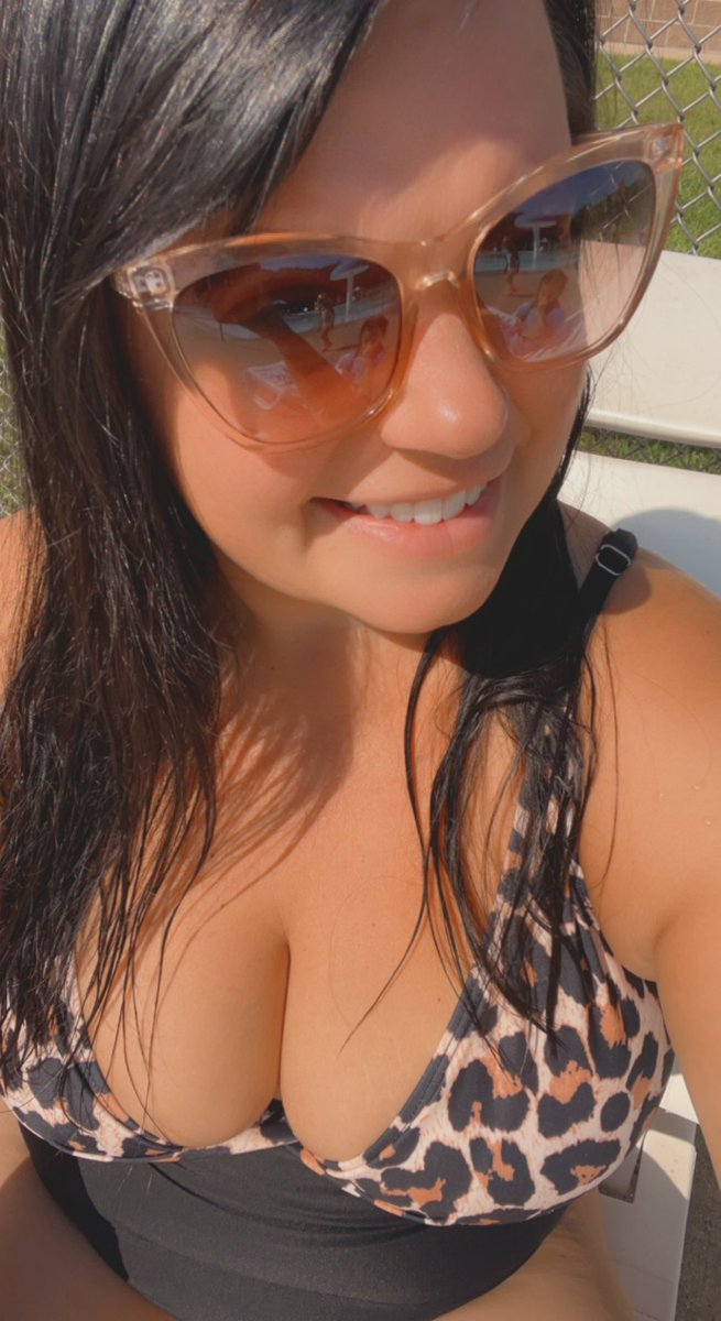NatashaCL7's tweet photo. Pool day!☀️ https://t.co/8ddekIfYbV