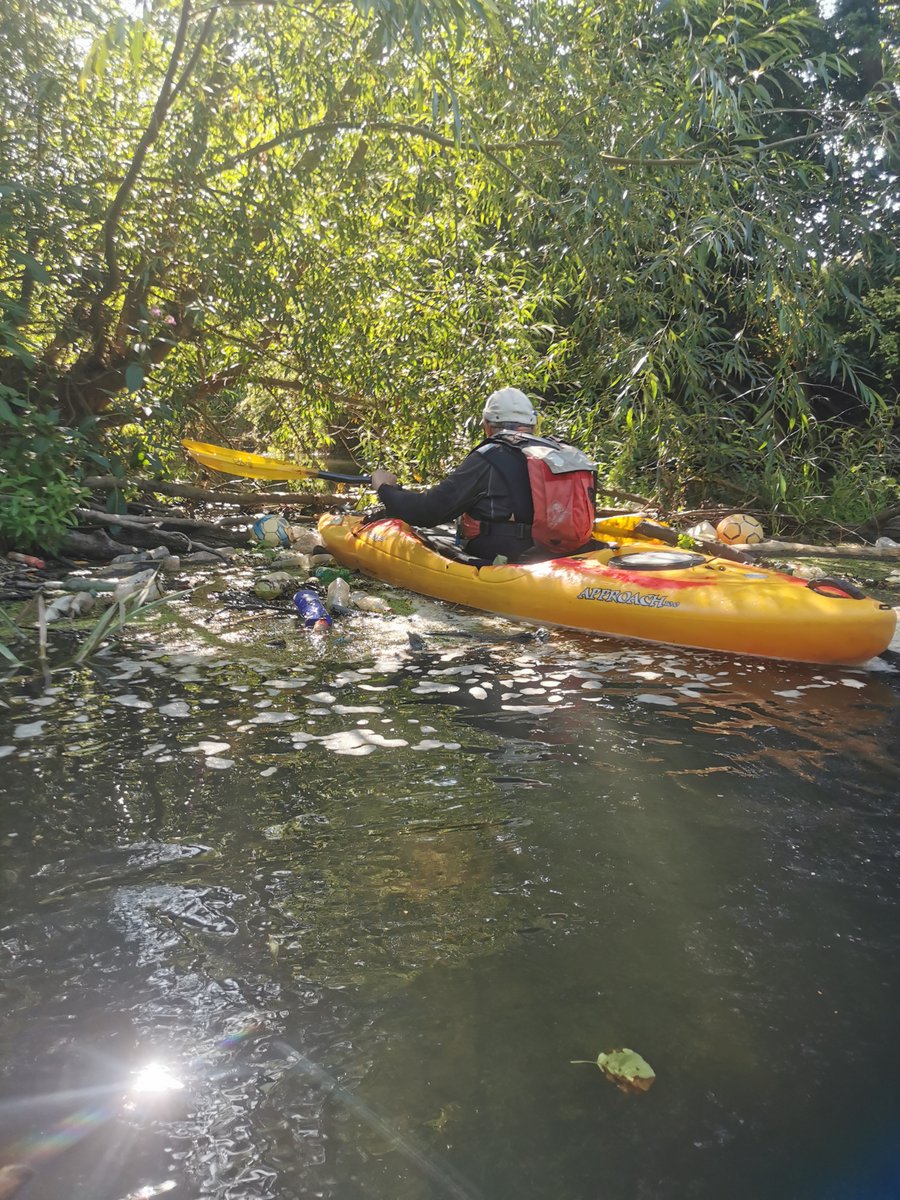 CPREHfdshire's tweet photo. Day 4 of #Luggadventure was just that! canoes had to be abandoned due to repeated fallen trees, not just barring the way but also damming up rubbish, the murky water smelt disgusting. Had to resort to bike and foot, mostly off the river. Hopefully better today #SavetheLugg https://t.co/VKupRSWqLl