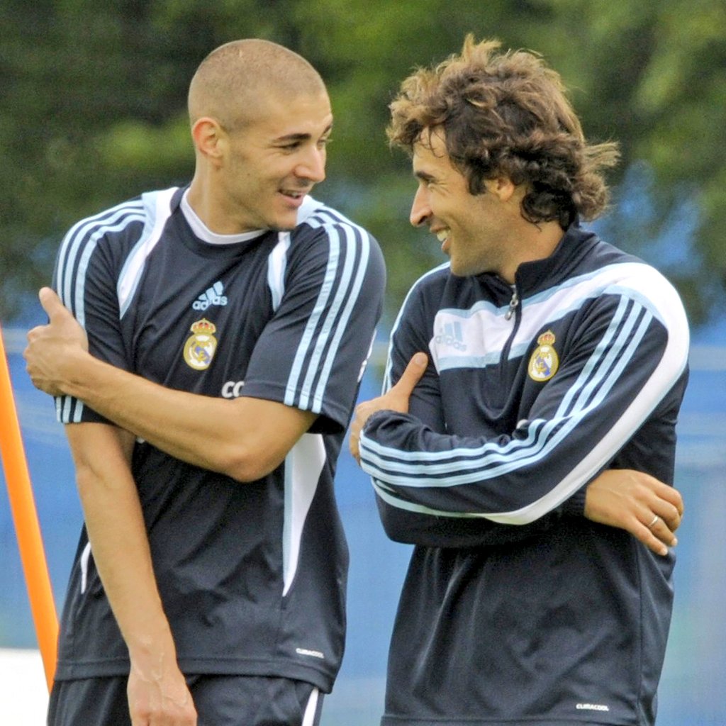 Raul7Capitan7's tweet photo. Karim Benzemá supera a Raúl y se coloca como Segundo Máximo goleador del Real Madrid en su historia. 

De Leyenda a Leyenda...

Eternos https://t.co/5nwz924GaW
